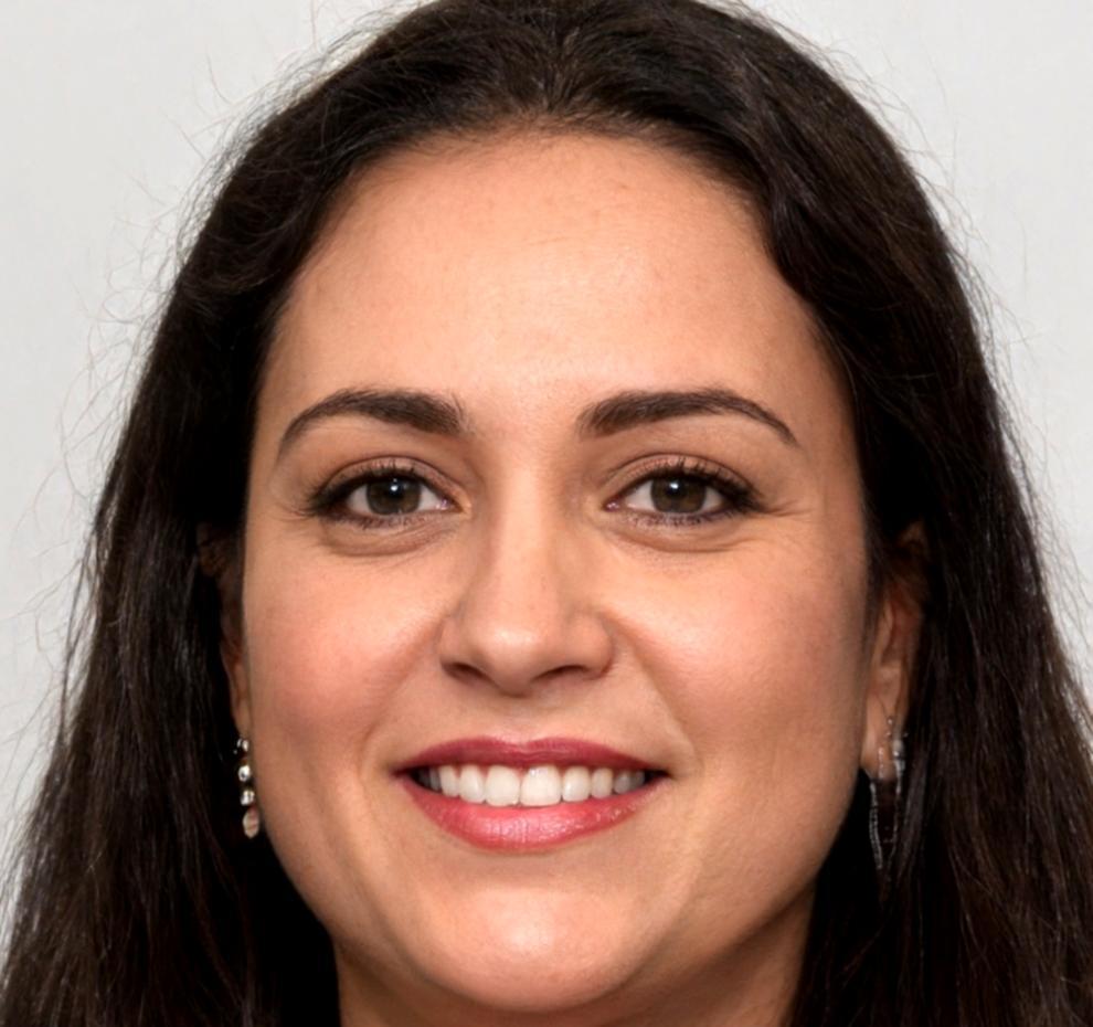 Sarah Mitchell, Senior Financial Consultant